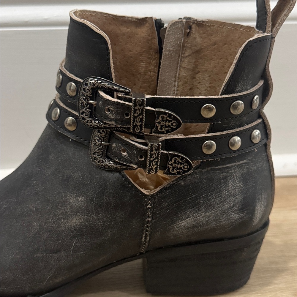 Circle G Black Leather Ankle Boots with Studded Straps - Picture 9 of 16